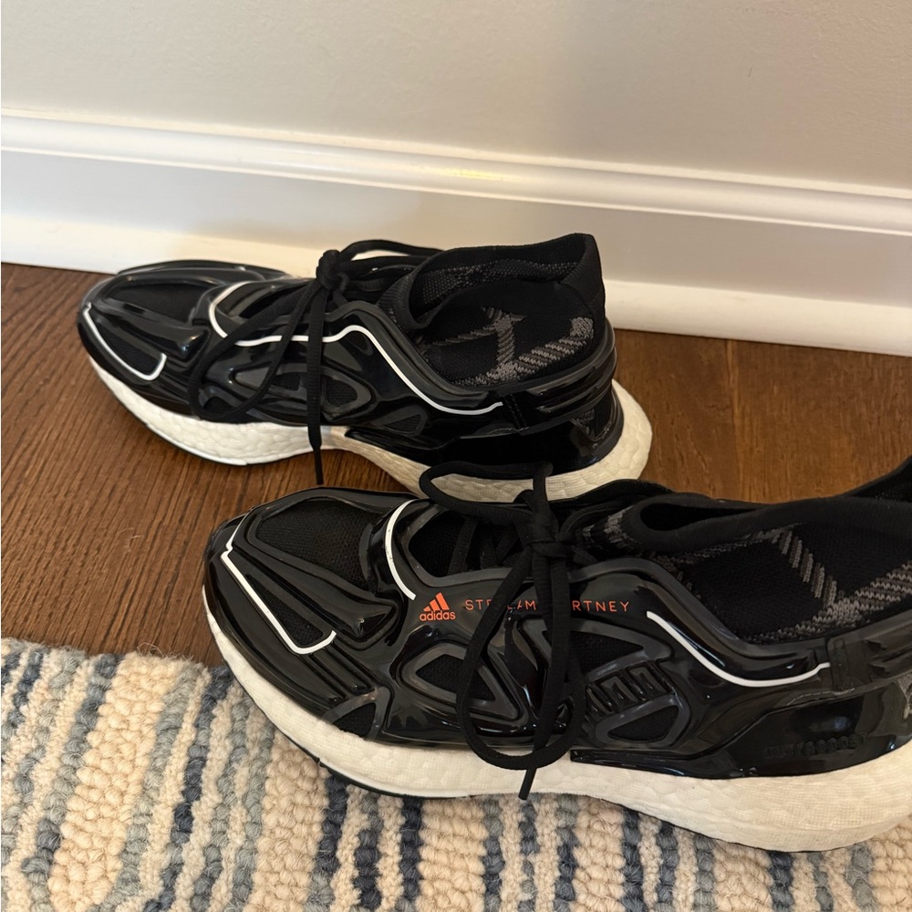 Very gently used adidas by Stella McCartney UltraBoost Size 7-1/2 No Box - Picture 5 of 7